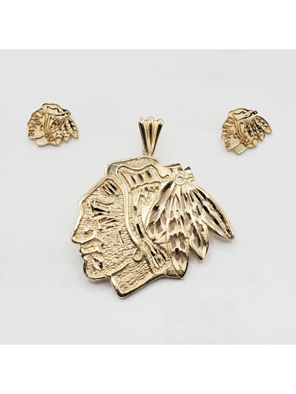 NHL Chicago Blackhawks Pendant & Stud Earrings Set 14k Gold Michael Anthony